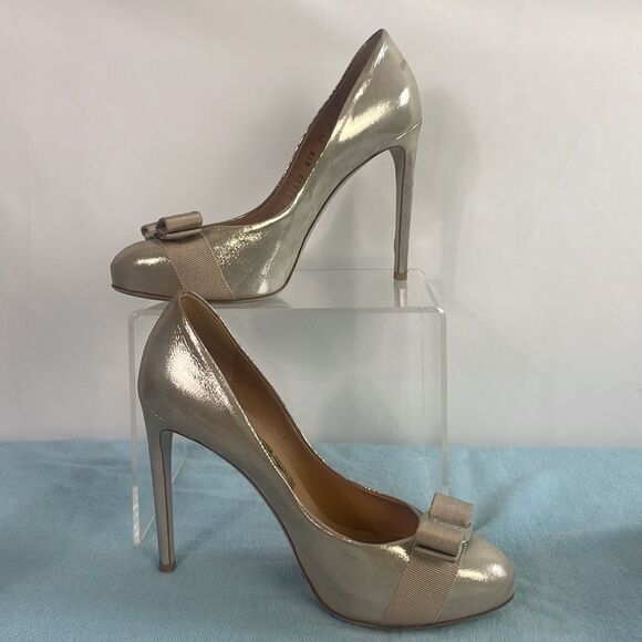 Salvatore Ferragamo Gold Stiletto Bow Front Pumps Shoes - Picture 2 of 5